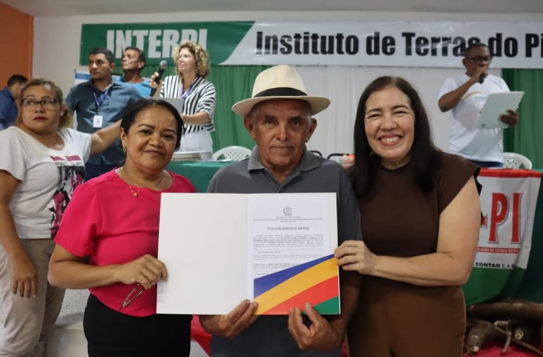 Prefeito João Luiz e vice Evandro Abreu fazem entrega de títulos de posses - Imagem 11