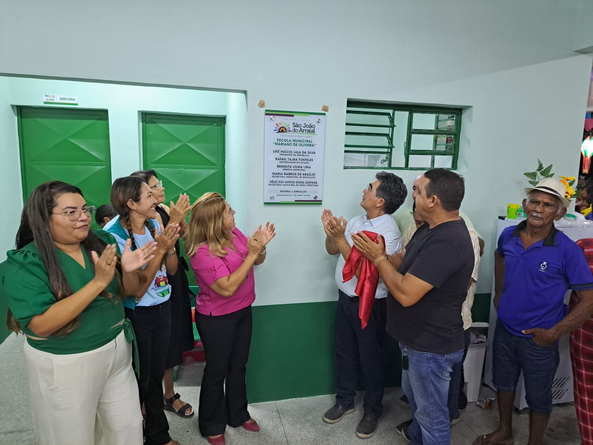 Prefeitura entrega reforma e ampliação da escola Mariano de Oliveira