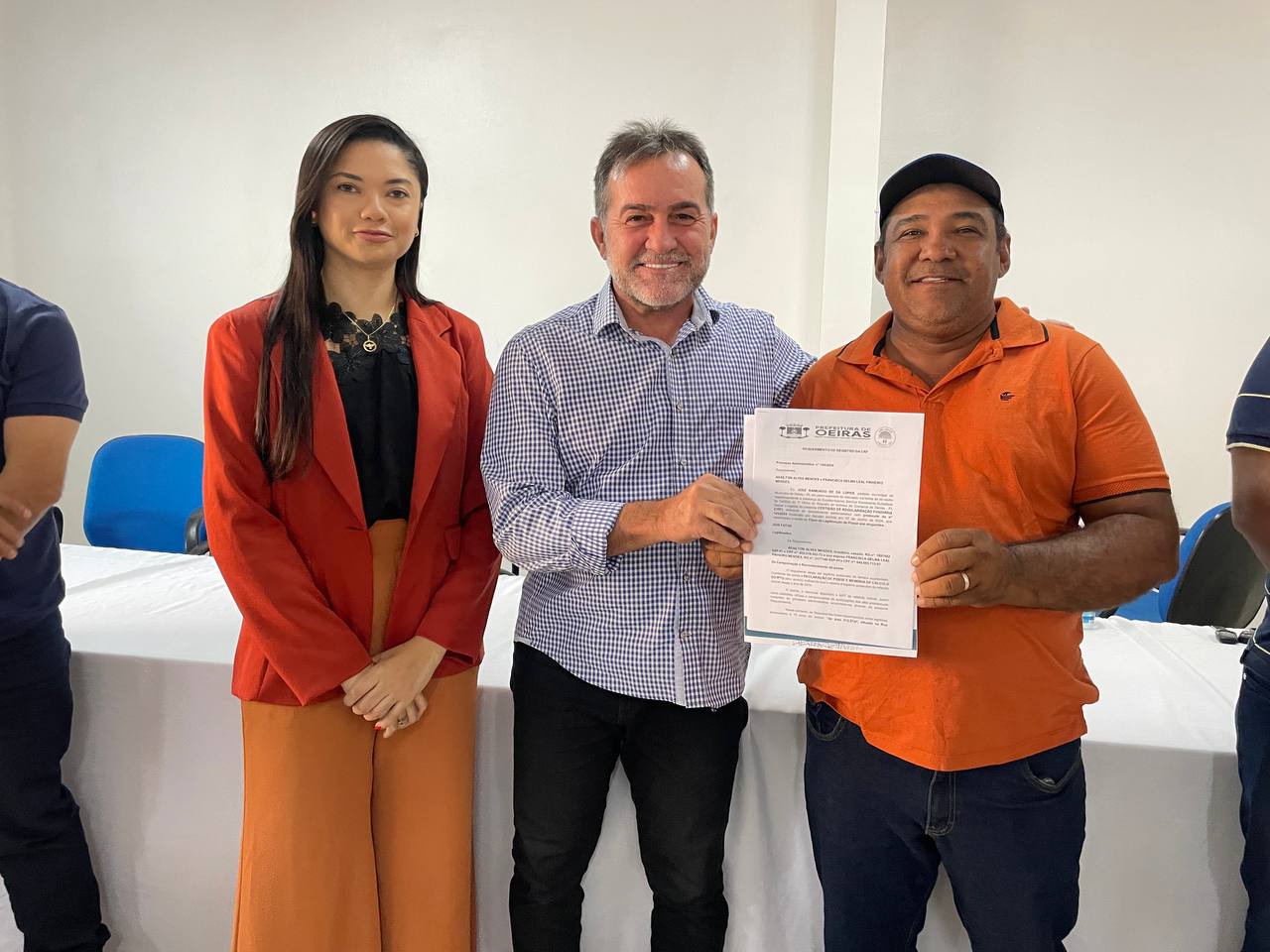 Zé Raimundo entrega mais 99 títulos de regularização fundiária em Oeiras