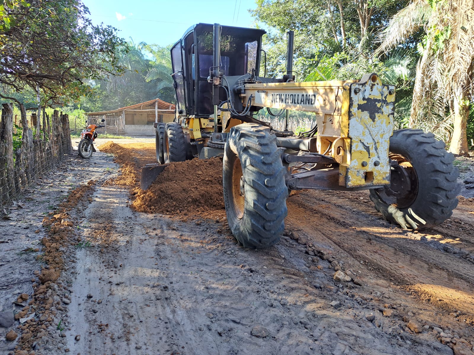 Prefeitura de São João do Arraial intensifica recuperação de estradas 