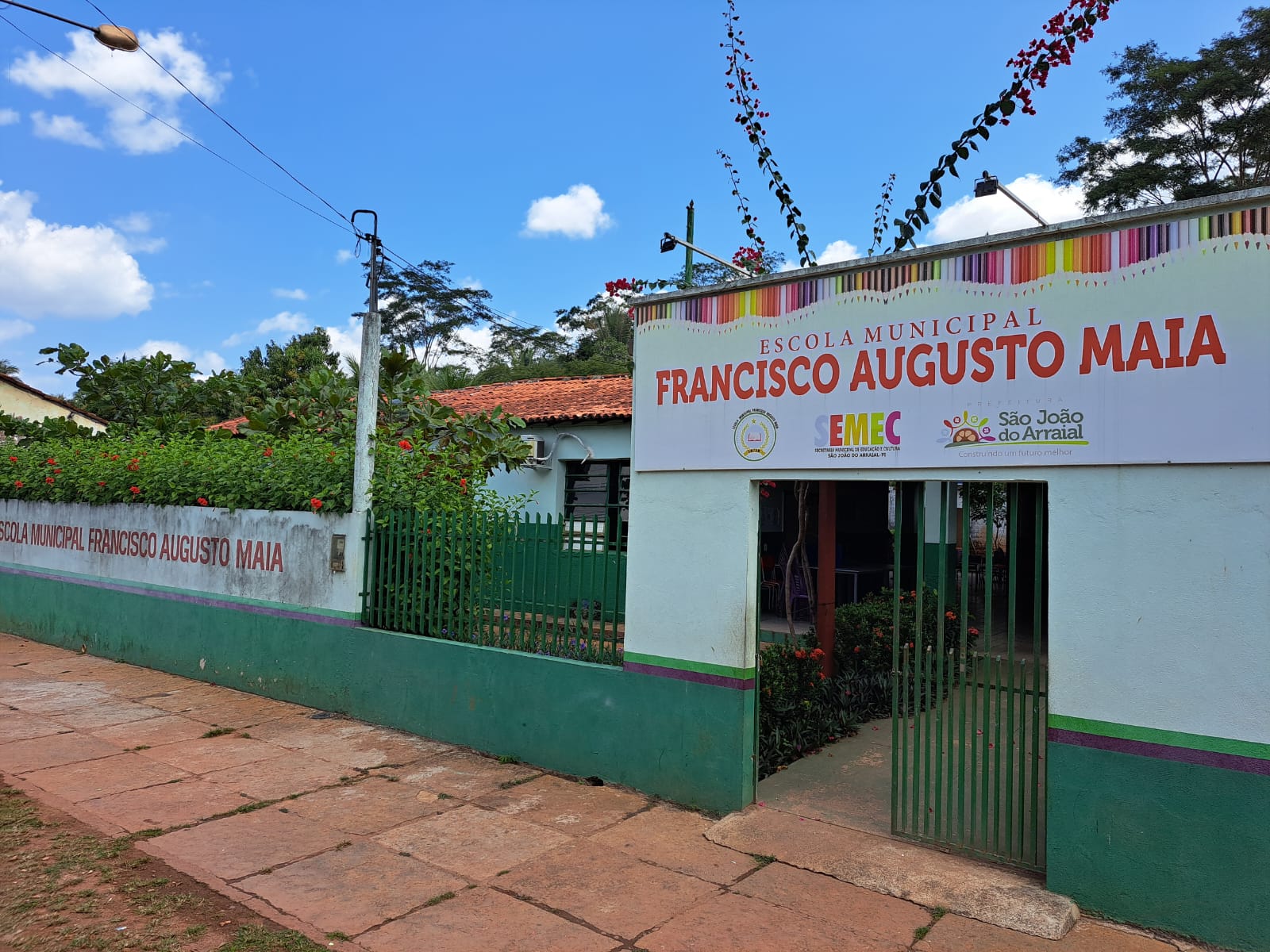 Escola Rosa Barbosa e Augusto Maia estão sendo reformadas e ampliadas 