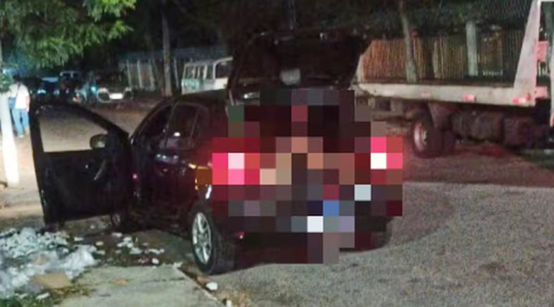 Os corpos estavam num carro abandonado | Reprodução/X