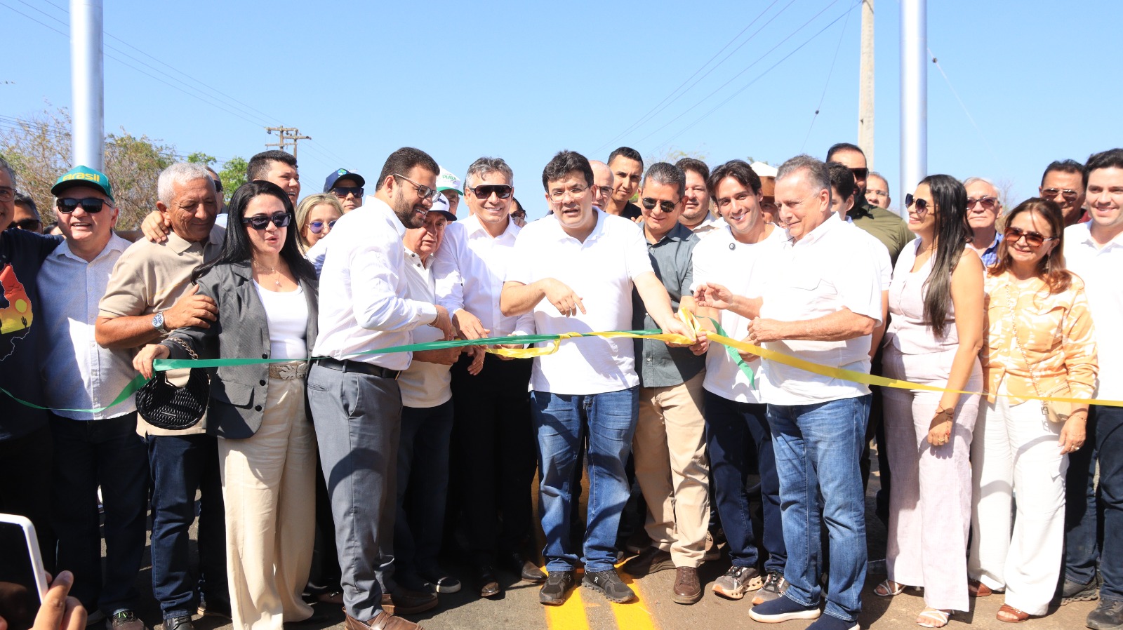 Governador Rafael Fonteles inaugura obras e anuncia novos investimentos em Valença do Piauí - Imagem 1