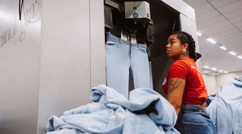 Gigantes da indústria apostam em inovação para brigar com ‘blusinhas’ asiáticas