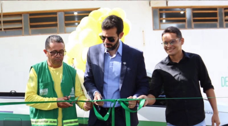 Prefeitura de Monsenhor Gil realiza a entrega de veículo para reforçar fiscalização ambiental no município