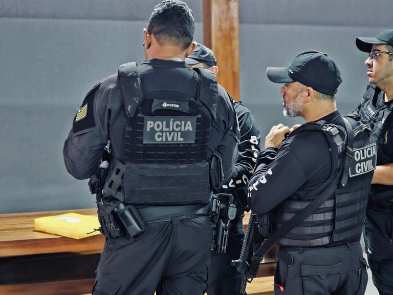 Agentes da Polícia Civil durante operação no Piauí | Foto: Polícia Federal