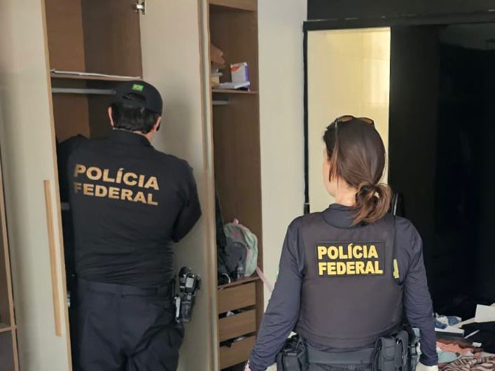 Agentes da Polícia Federal durante diligência | Foto: Polícia Federal