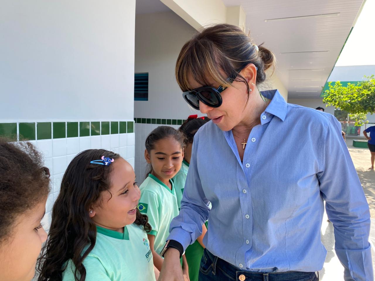 Prefeita Ivanária Sampaio se reúne com servidores da Escola Municipal Meire Fernandes em Esperantina - Imagem 1