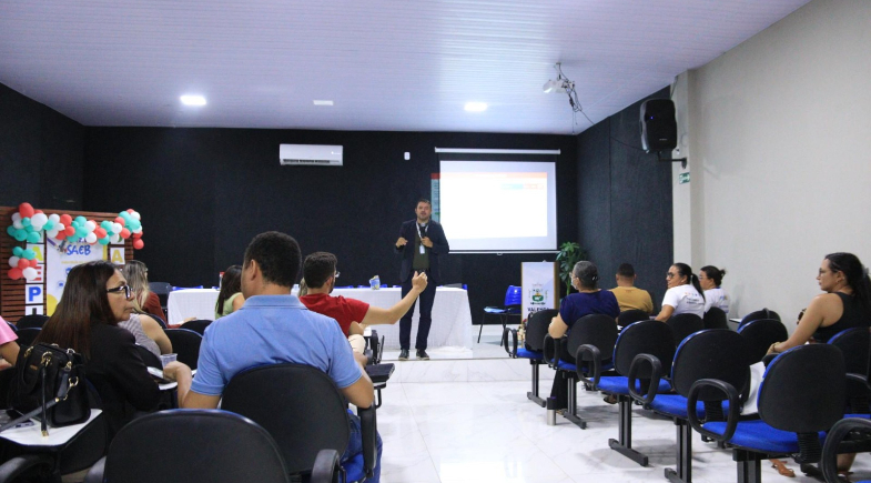 Educação de Valença realiza encontro com gestores e técnicos para apresentar avanços e planejamento para 2026 