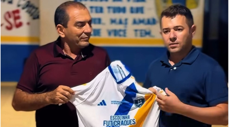 Prefeitura de  Queimada Nova realiza entrega de novos uniformes para alunos da Escolinha de Futebol no município 