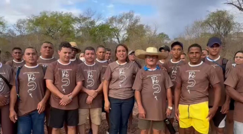 Prefeita Camila Barbosa participa da 23ª Caminhada de Santa Cruz dos Milagres