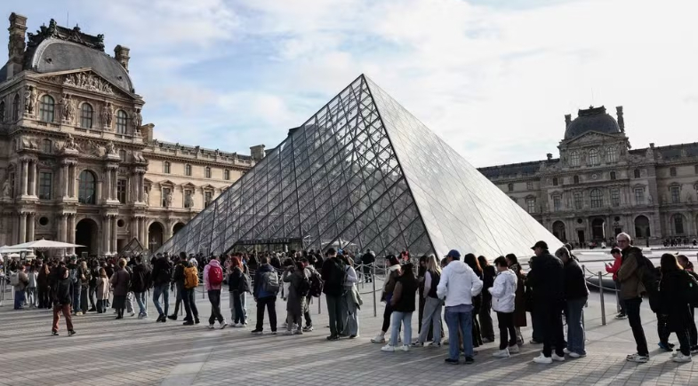  Museu do Louvre, em Paris | Reuters