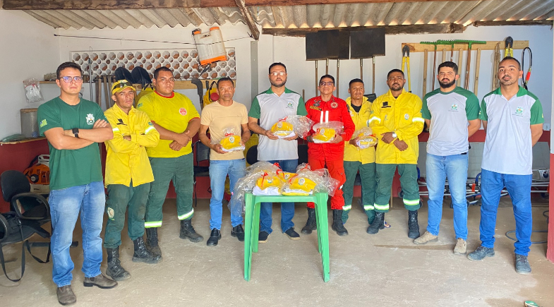 Prefeitura de Valença do Piauí entrega novos equipamentos de proteção individual aos brigadistas municipais