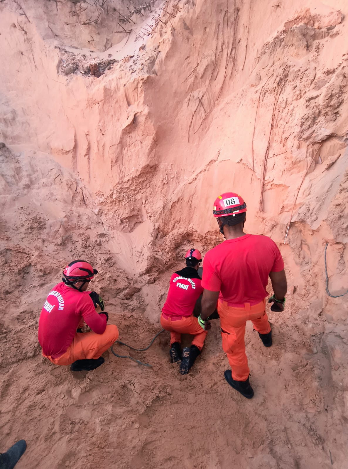 Corpo de Bombeiros realizando resgate de homem em Gilbués | Foto: Corpo de Bombeiros