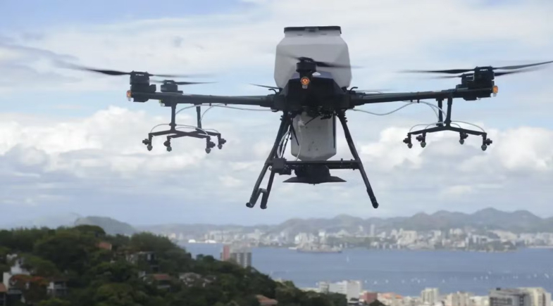 A verticalização do conflito urbano: como drones de guerra migraram da Ucrânia para o crime no Brasil | Fernando Frazão / Agência Brasil