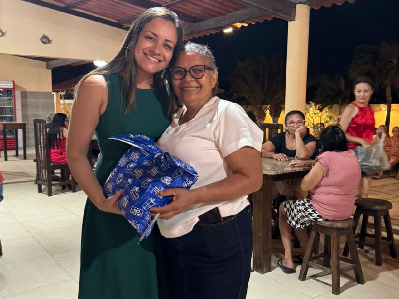 Idosos de Jardim do Mulato vivem dias de lazer no litoral do Piauí - Imagem 3