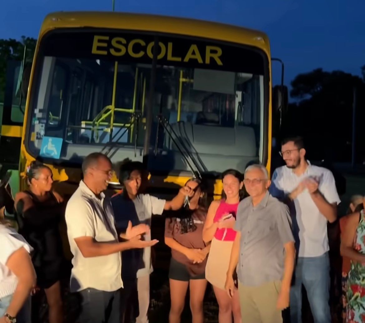 Entrega de Ônibus Escolar no Povoado Sapê - Foto: Prefeitura de Ribeiro Gonçalves