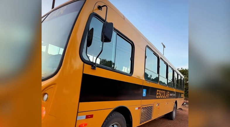 Prefeitura de Ribeiro Gonçalves entrega novo ônibus escolar no Povoado Sapê