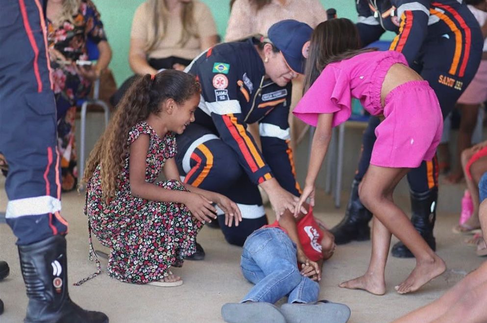 Simulação de salvamento com estudantes - Foto: Prefeitura de Curimatá