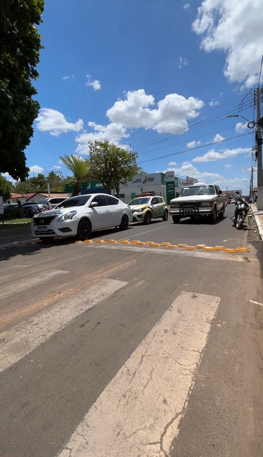 Prefeitura de Esperantina instala tachões refletivos em pontos estratégicos para reforçar a segurança no trânsito - Imagem 5