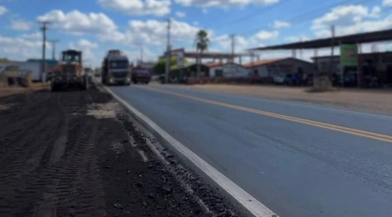 Prefeitura de Campo Maior realiza obras de pavimentação asfáltica em acostamento da BR-343