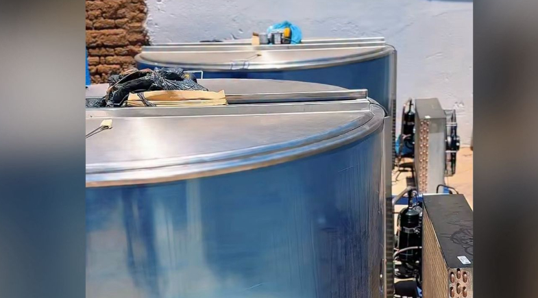 Prefeitura de Queimada Nova realiza entrega de tanques de resfriamento de leite para produtores do município