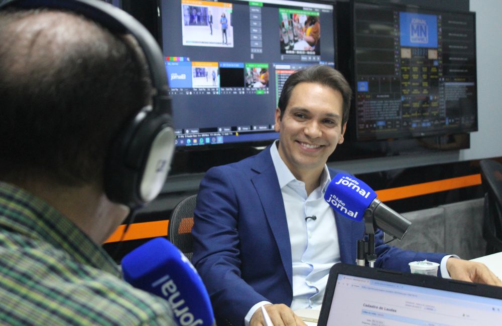 Prefeito Dr. Gilberto, em entrevista ao programa Banca de sapateiro - Foto: Raíssa Morais/ Meio News