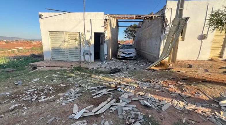 Fábrica explode em Juazeiro do Norte e vizinho morre após susto — Foto: Patrícia Silva/TV Verdes Mares
