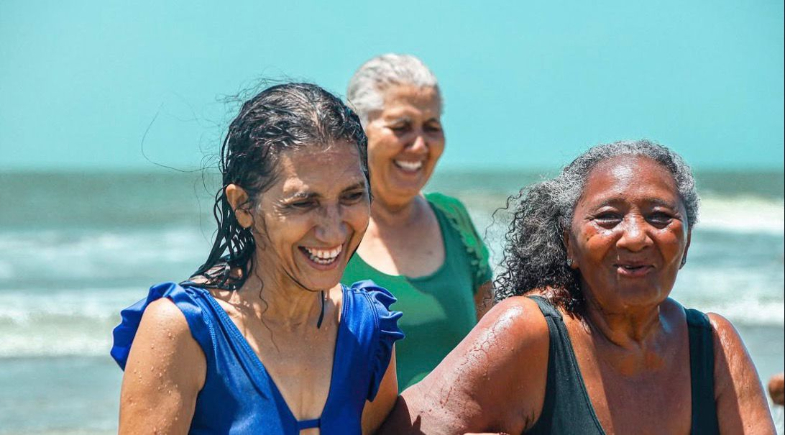 Grupo Reviver de Francisco Ayres realiza viagem ao litoral piauiense com suporte total da Assistência Social