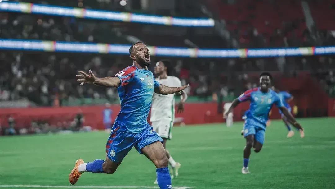 Meschack Elia, da RD Congo, comemorando seu gol sobre a Nigéria - Foto: Reprodução/Instagram/@fecofadrc 