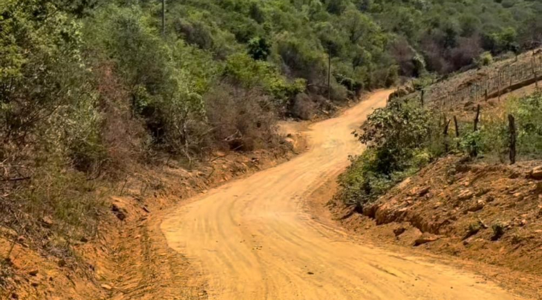 Concluída obra de recuperação de estradas vicinais na zona Rural de Caracol