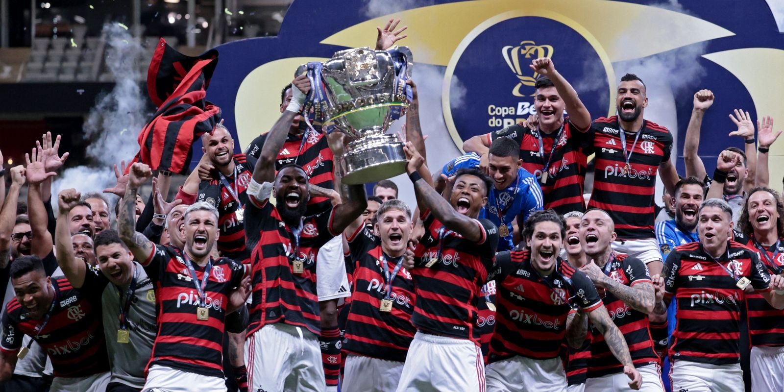 Palmeiras e Flamengo dominaram o futebol brasileiro nos últimos 10 anos - Foto: Cris Mattos/REUTERS