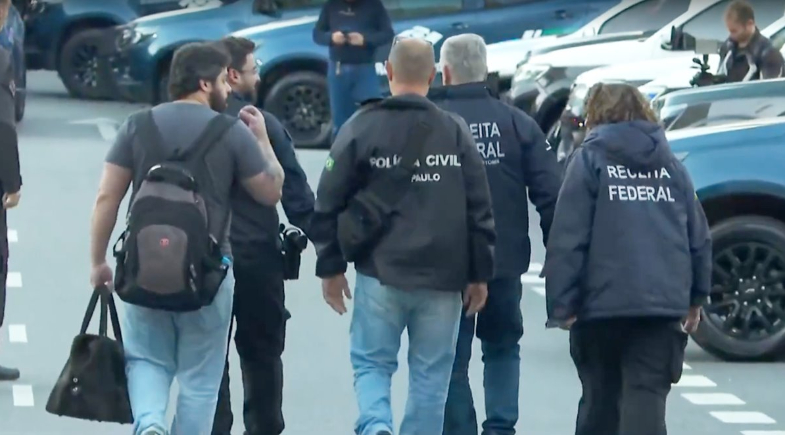 Policiais durante a operação | Reprodução/TV Globo