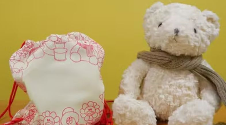 'Kumma', o ursinho de pelúcia com inteligência artificial que foi retirado do mercado por abordar temas sexuais e facas  | Reprodução/PIRG