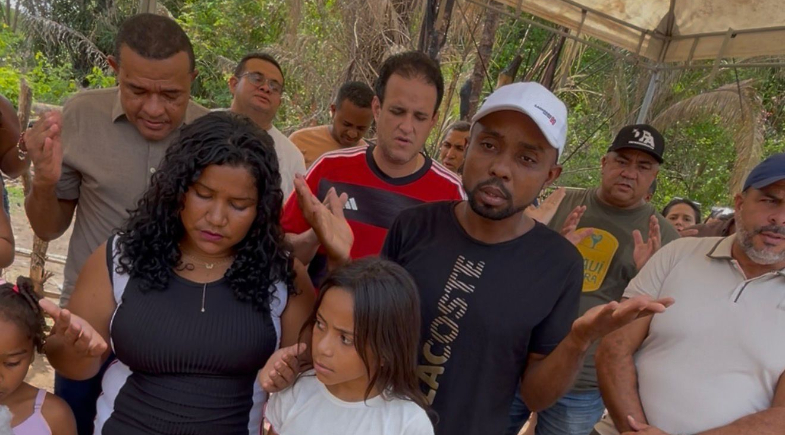 Prefeitura de Amarante entrega casa à família que perdeu tudo em incêndio