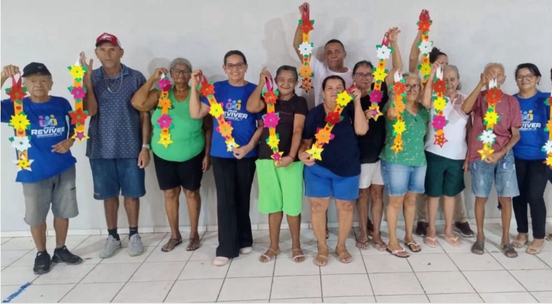 Prefeitura de Monsenhor Gil realiza oficina natalina com idosos do município