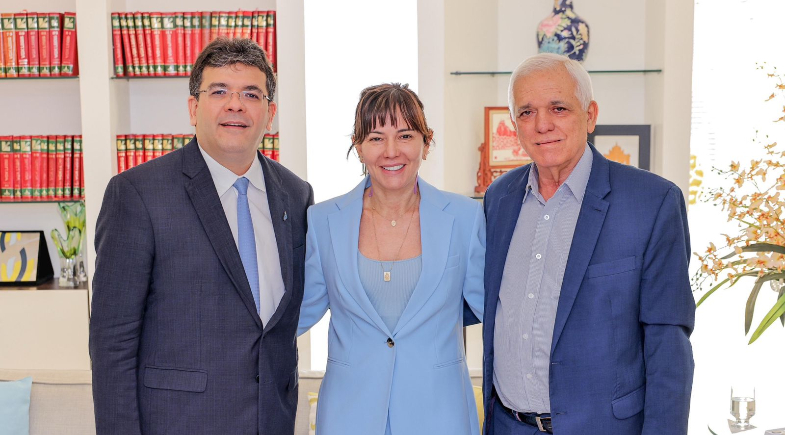 Prefeita Ivanária Sampaio se reúne com o governador Rafael Fonteles para tratar da construção da galeria de escoamento da Avenida Petrônio Portela