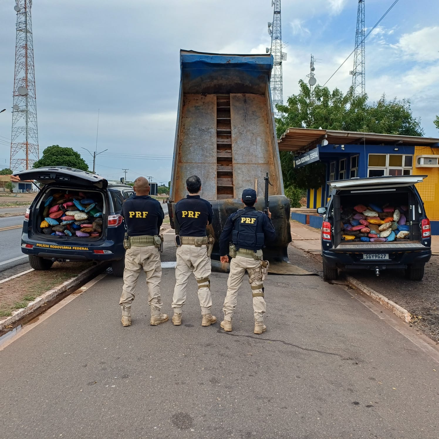 'Skunk', a supermaconha, foi apreendida em fundo falso de caminhão em Picos | Foto: PRF