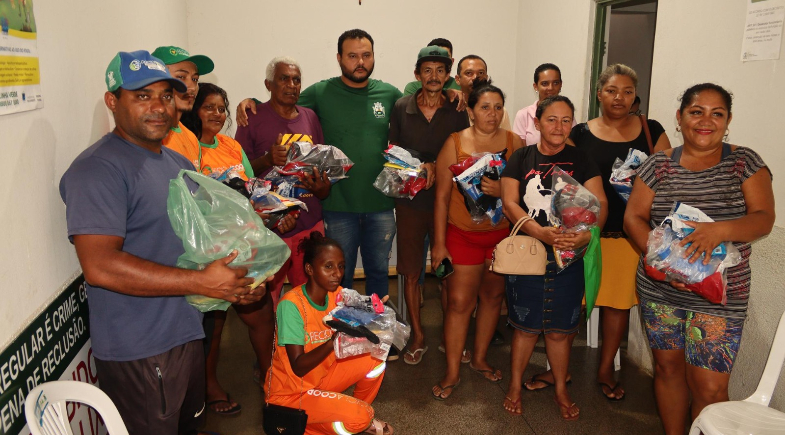 Valença do Piauí entrega EPIs a catadores da cooperativa de recicláveis