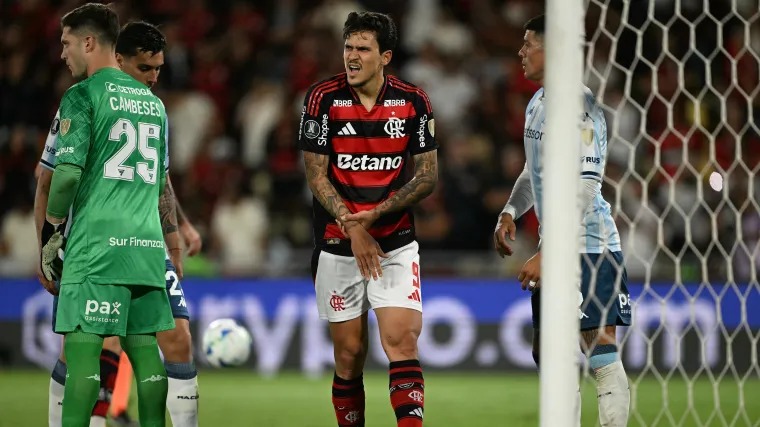 Pedro se lesionou na semifinal da Libertadores contra o Racing - Foto: Reprodução