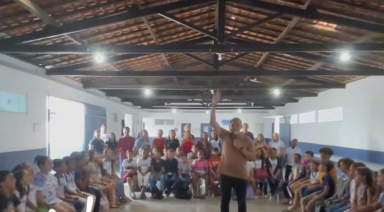 Alunos da Rede Municipal de Água Branca recebem premiações por bom desempenho educacional