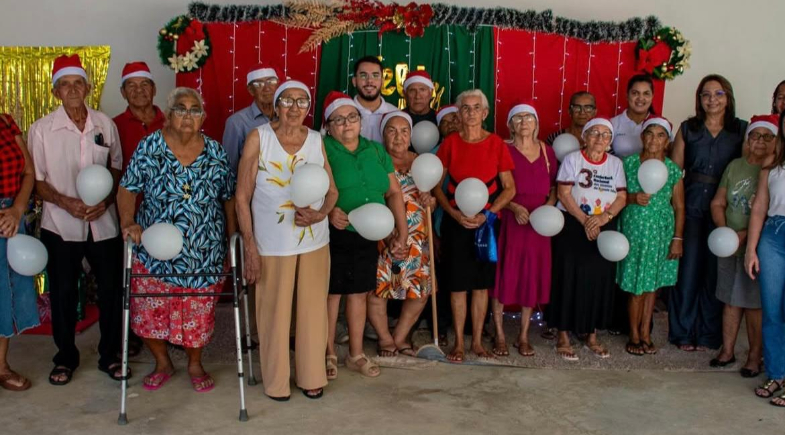 Prefeitura de Lagoa do Barro do Piauí realiza confraternização com grupo de idosos