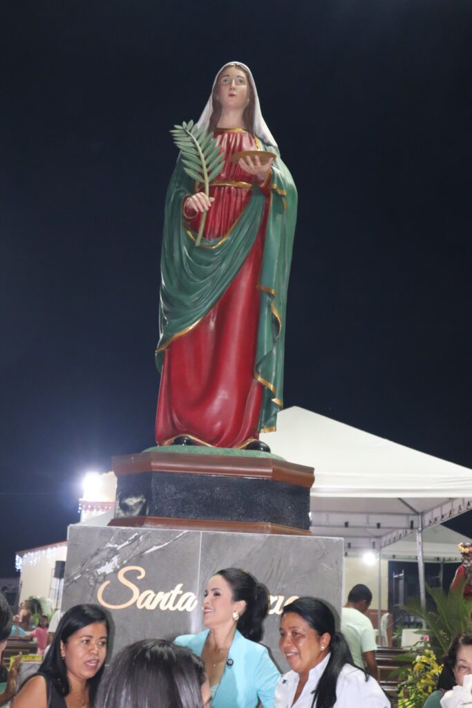 Prefeito Rogério Castro inaugura revitalização da Praça da Igreja do bairro Santa Luzia - Imagem 4