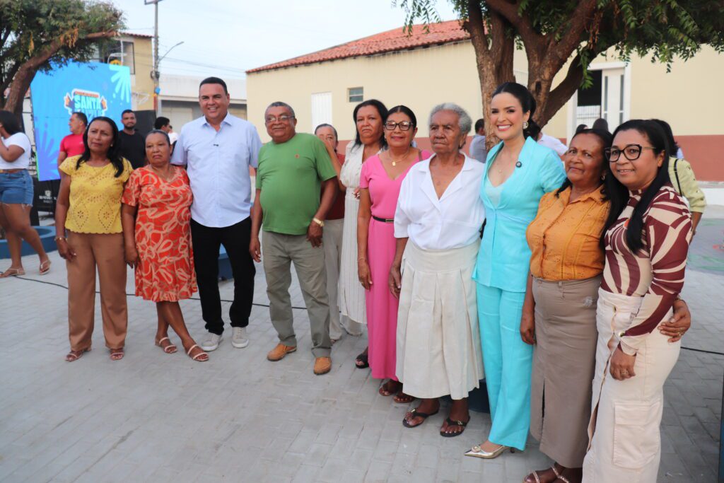Prefeito Rogério Castro inaugura revitalização da Praça da Igreja do bairro Santa Luzia - Imagem 1