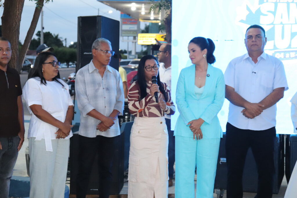 Prefeito Rogério Castro inaugura revitalização da Praça da Igreja do bairro Santa Luzia - Imagem 2