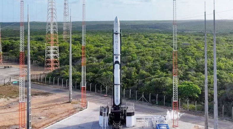 Foguete da Innospace já posicionado na plataforma do Centro de Lançamento de Alcântara (CLA) | Divulgação/Innospace