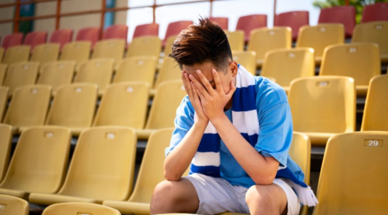 Torcedor chorando | Imagem de Freepik
