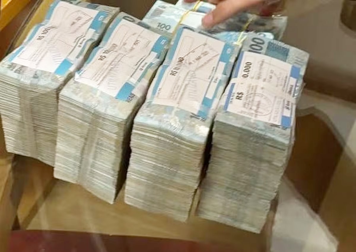 PF apreende dinheiro com deputado federal — Foto: Reprodução/PF