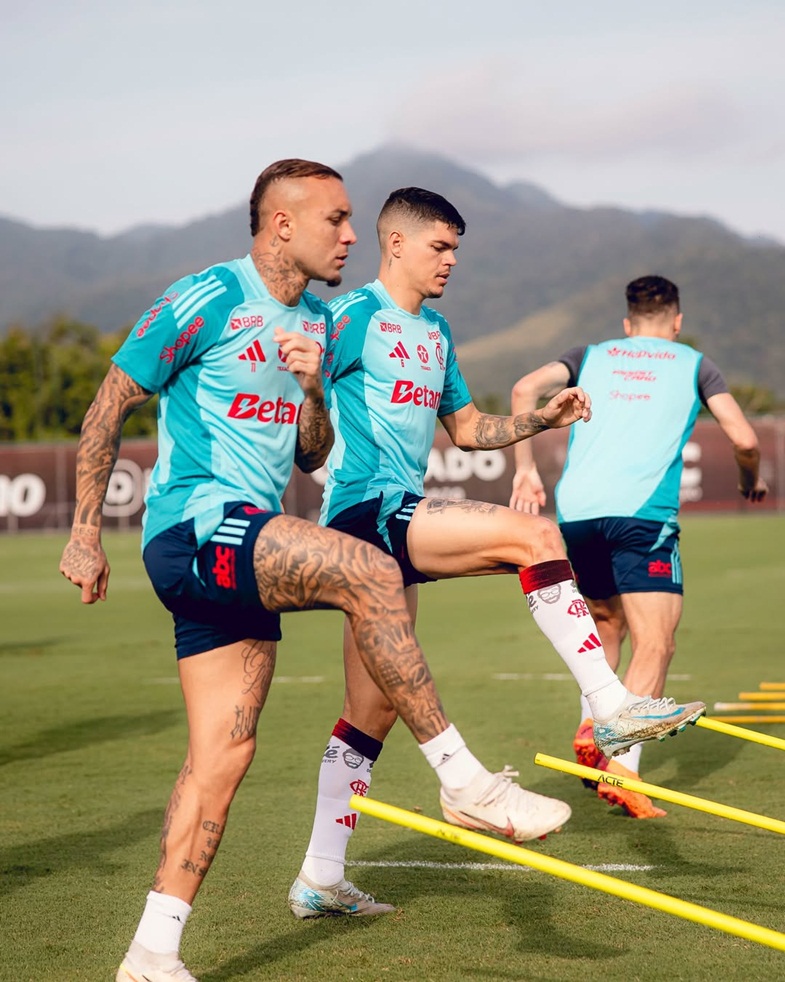 Cebolinha e demais jogadores do Flamengo no último treino antes de pegar o Ceará. (Foto: Reprodução/Instagram)