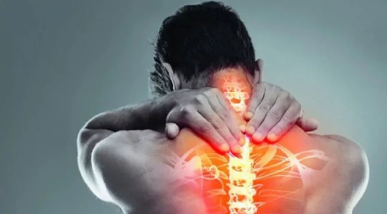 Saiba 4 movimentos simples para fazer antes de dormir e acordar sem dores